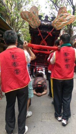 I witnessed a few local religious customs during a trip around Tainan