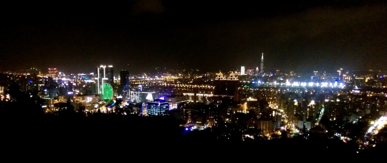 Another night view, this time in Neihu