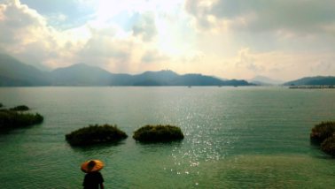 ... finding yourself at the quieter end of Sun Moon Lake.